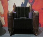 Fauteuil, 1920-1930. Gesneden mahonie en trijp. Drents Museum, Assen
              <br/>
              Gert-Jan Lobbes, 2016. Tentoonstellling Stedelijk Museum.